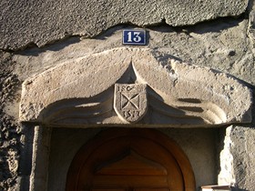 blason et date de la porte